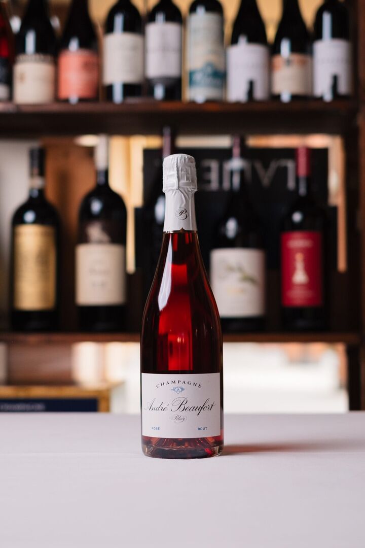 Selezione di vini rossi nella cantina de La Fricca